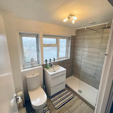 Проживання в сім'ї Single Room, Shared House Бристоль