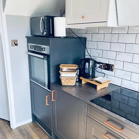 Single Room, Shared House Проживання в сім'ї *