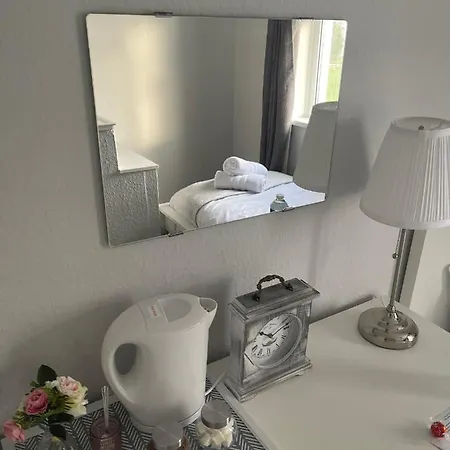 Single Room, Shared House * ブリストル