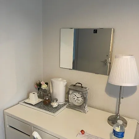 Single Room, Shared House *