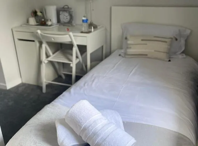 Single Room, Shared House *