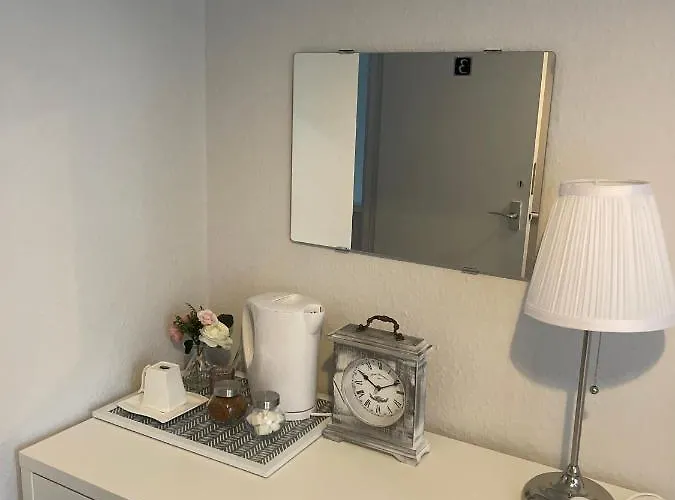 Single Room, Shared House *