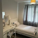 Single Room, Shared House Pansiyon