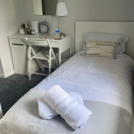 Single Room, Shared House *