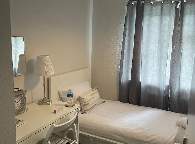 Single Room, Shared House 홈스테이